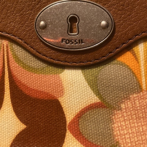 VINTAGE FOSSIL WRISTLET 6” x 3” PRETTY FLORAL - Picture 6 of 7